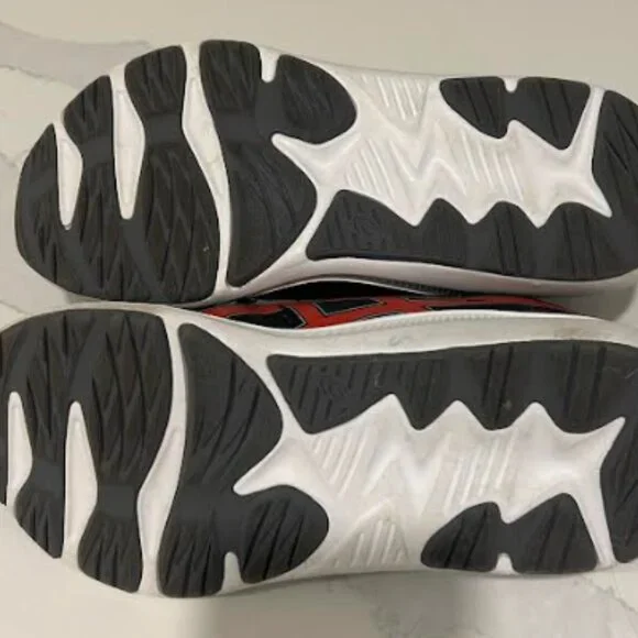 ASICS Running Shoes – Size 1 - Picture 5 of 6